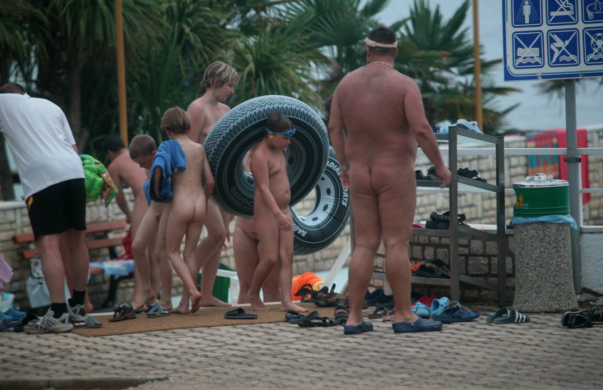 Pure Nudism Gallery-Families On Pool Packing - 2